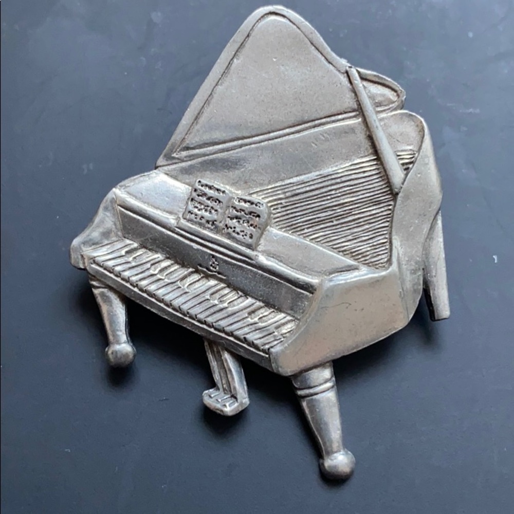 Seagull Pewter Canada Piano Brooch